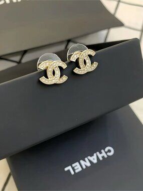 CHANEL CC earrings